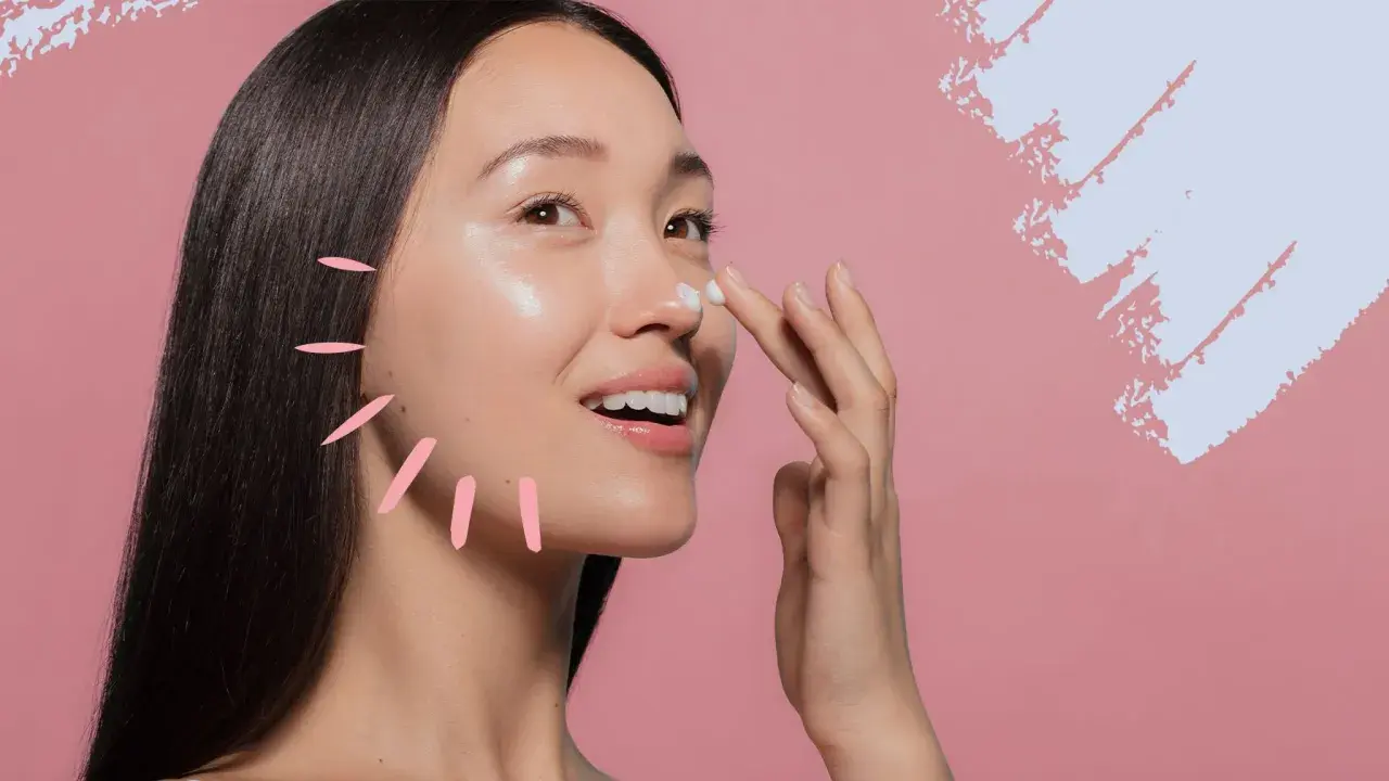 Frau trägt Creme auf, um die Haut mit Glycerin zu pflegen.