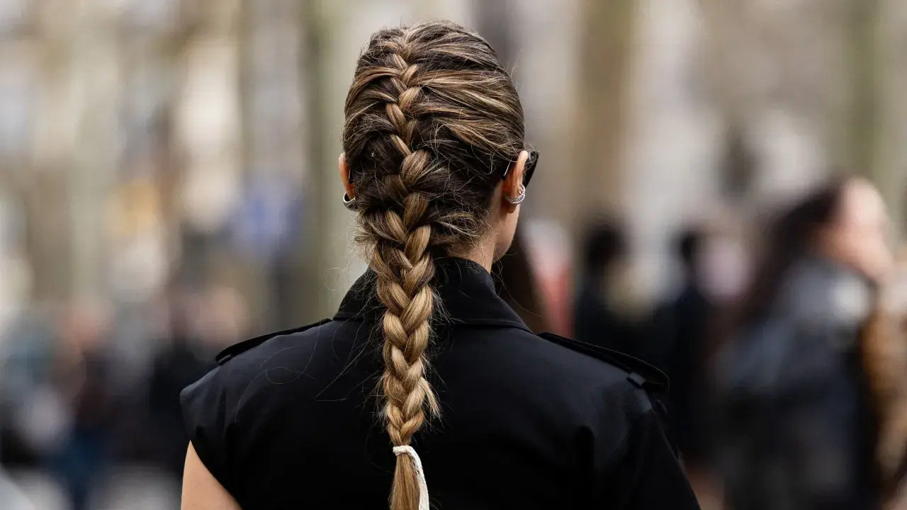 Ein schöner, dicker Zopf, der zeigt, wie einfach flechtfrisuren sein können. Perfekt für jeden Tag.
