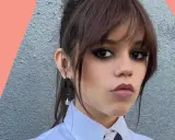 Jenna Ortega mit dramatischem Grunge-Makeup, dunklem Lidschatten und matter Lippenfarbe.
