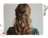 Elegante Frisur für Hochzeitsgäste: Halbhochgestecktes Haar mit sanften Wellen und zarten Blüten-Haarnadeln.