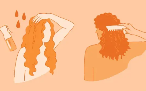 Frau sprüht ihr Haar ein und kämmt es, um Locken zu stylen.