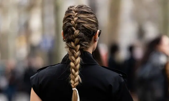 Ein schöner, dicker Zopf, der zeigt, wie einfach flechtfrisuren sein können. Perfekt für jeden Tag.