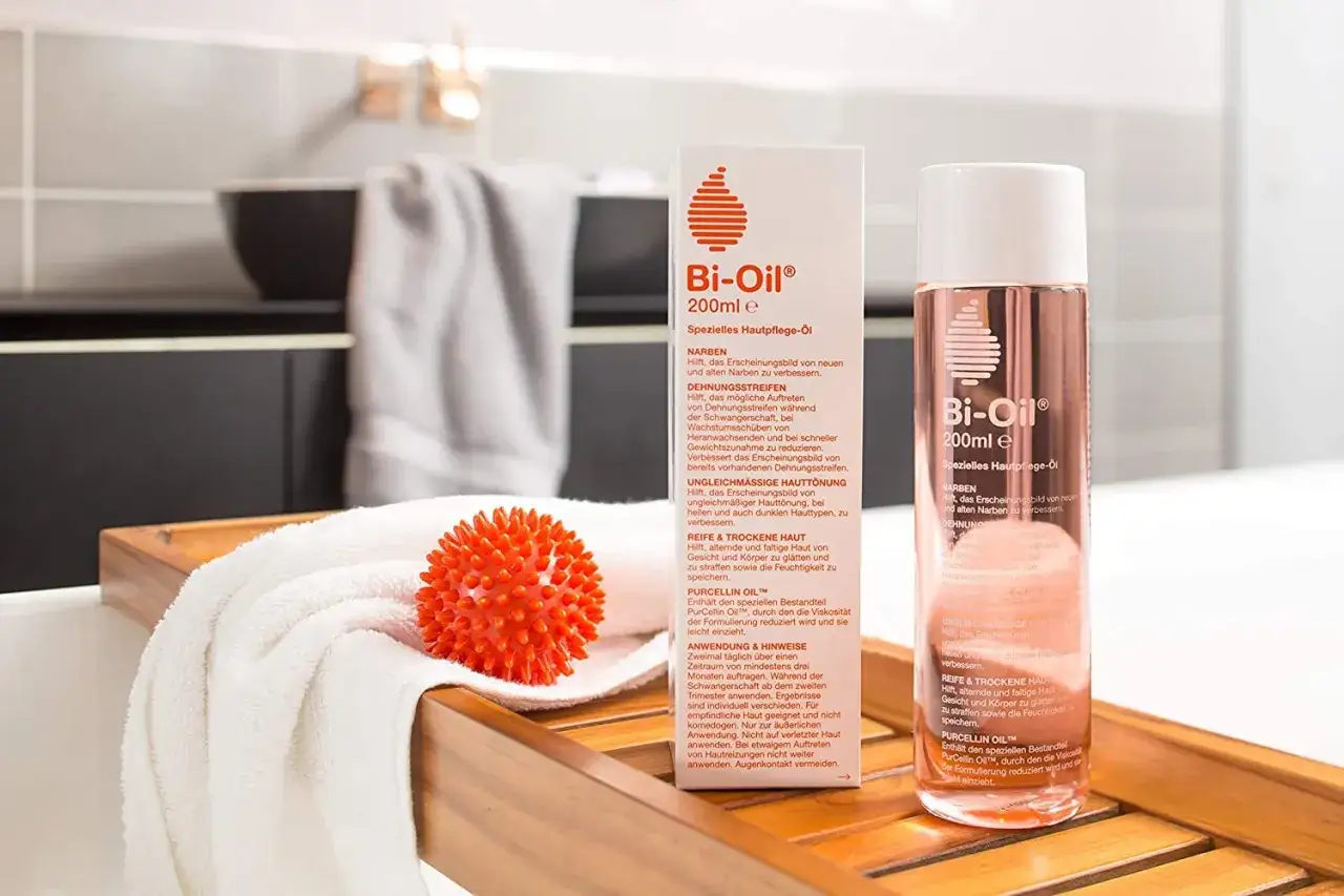 Bi-Oil® Spezialpflege-Öl für Narben, Dehnungsstreifen und ungleichmäßige Hauttönung. Ideal für die oil cleansing method.